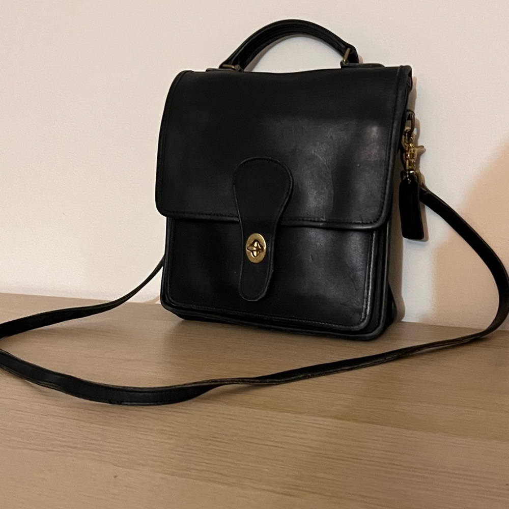 SOLDDD !! Vintage Coach Leather Black station bag
